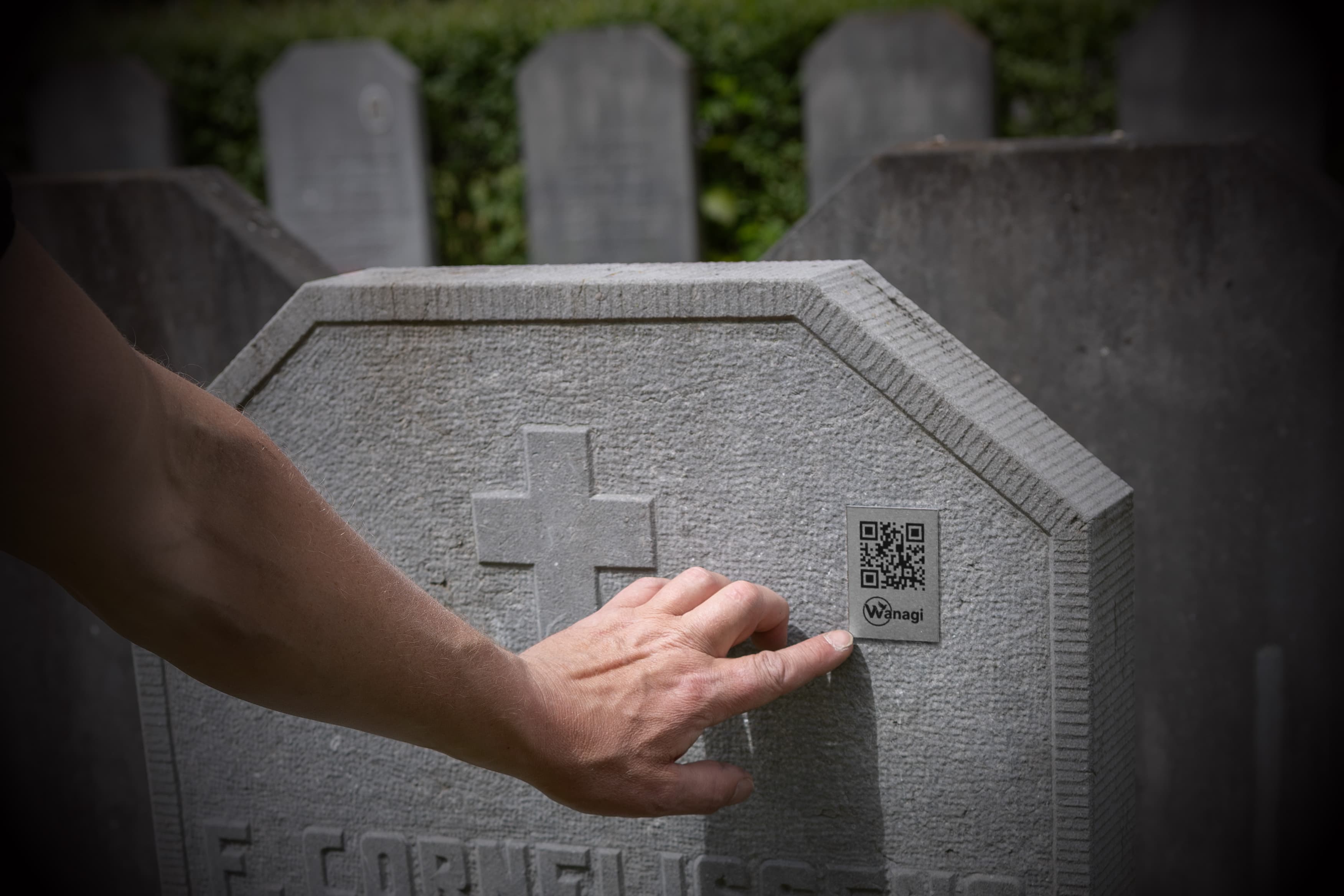De QR-code plaatsen op de begraafplaats